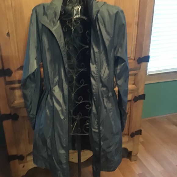 Hooded Raincoat Windbreaker Size 16-18 - Picture 3 of 10